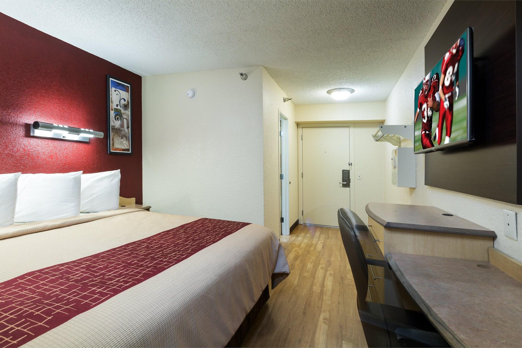 Hotel Red Roof Westchase 2*