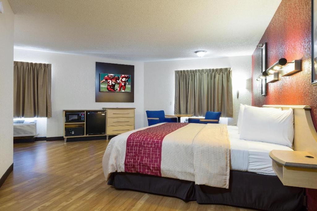 Red Roof Westchase Hotel 2*