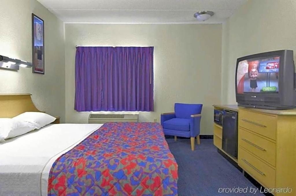 Hotel Red Roof - Westchase 2*