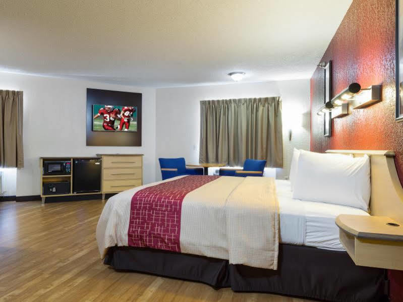 Hotel Red Roof Westchase 2*